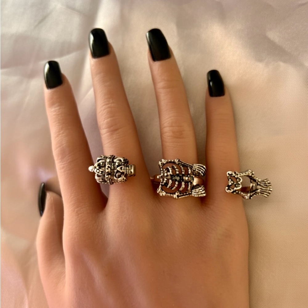 Skeleton Queen Multi-Finger Ring - Picture 7 of 16